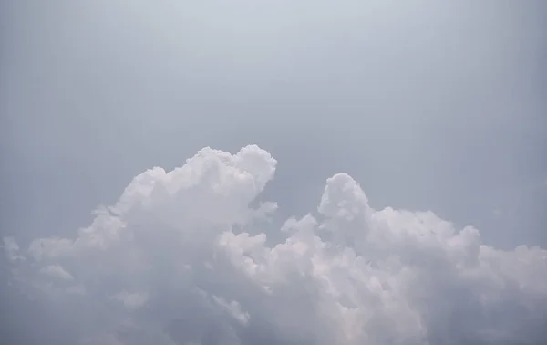 云彩和蓝天 — 图库照片