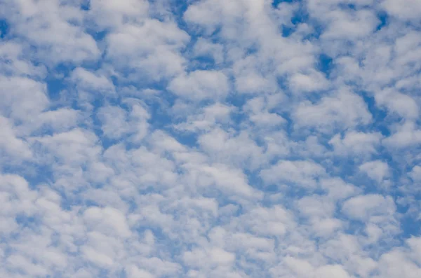 Szép felhők a kék ég — Stock Fotó