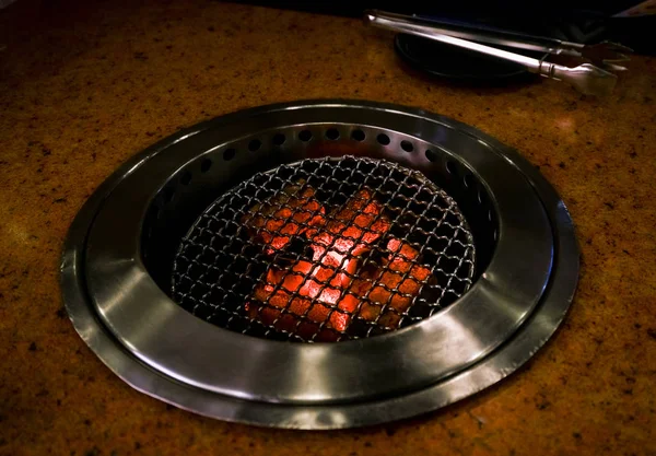 Vuur in kachel klaar voor BBQ — Stockfoto