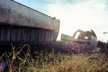 Sahada uçağın hasarı