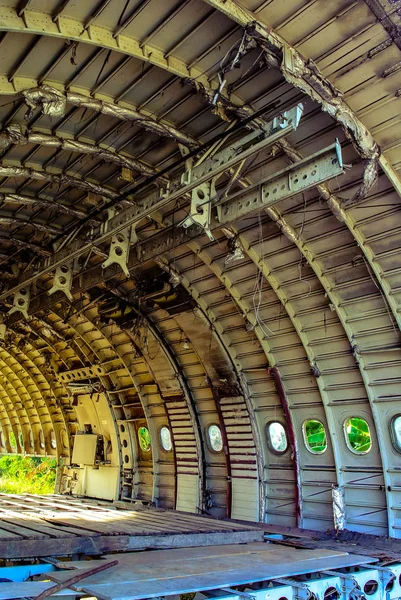 Deckenstruktur des Flugzeugwracks Nahaufnahme — Stockfoto
