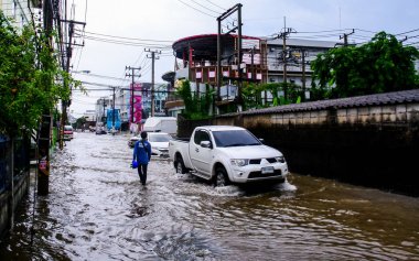 Sriracha şehrinde yağmurdan sonra sel
