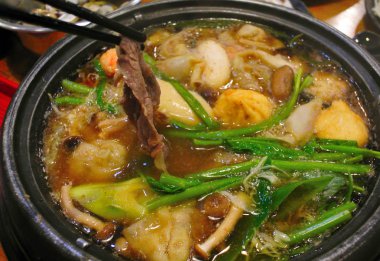 Kore sıcak tencere ve yemek çubukları et