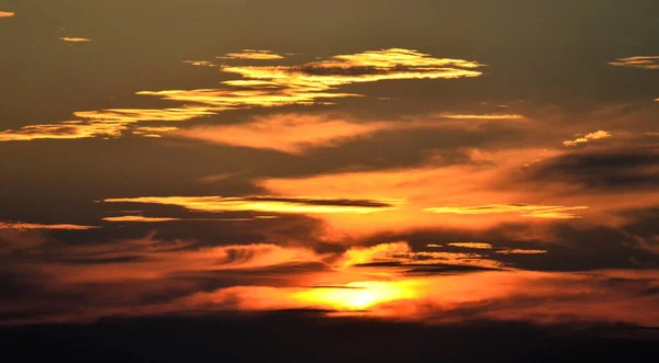 Dramatic sky, Clouds with sunset light effect on — Stockfoto