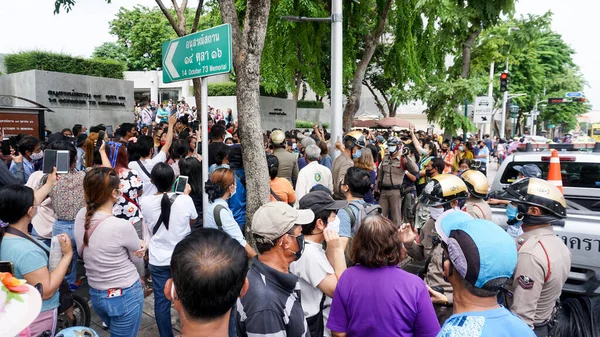 Bangkok Thailand Aug Lottery Vendor Mob Urging Lottery Division Cut — Stock Photo, Image