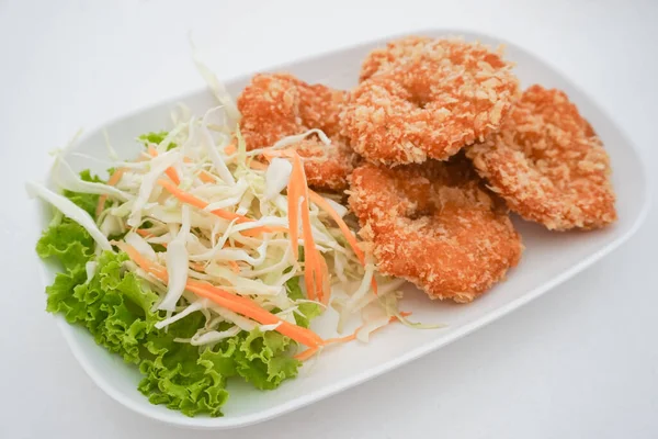 Gâteaux Crevettes Frits Avec Salade Dans Plat Blanc — Photo