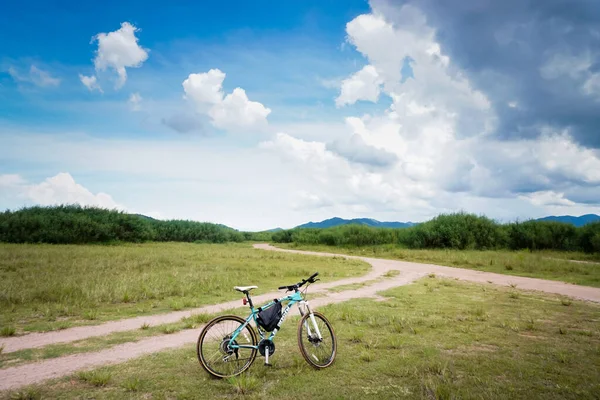 Chonburi Thailand Sep Mountainbike Parking Aan Het Bang Pra Stuwmeer — Stockfoto