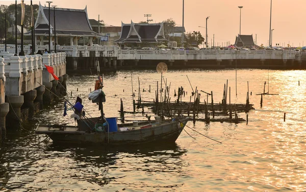 Chonburi Thailand Fev Pequeno Barco Pesca Que Flutua Mar Fevereiro — Fotografia de Stock