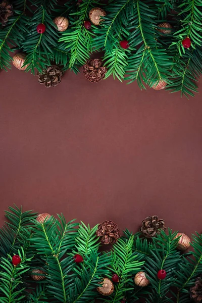 Christmas gränsen design på vinröd bakgrund — Stockfoto