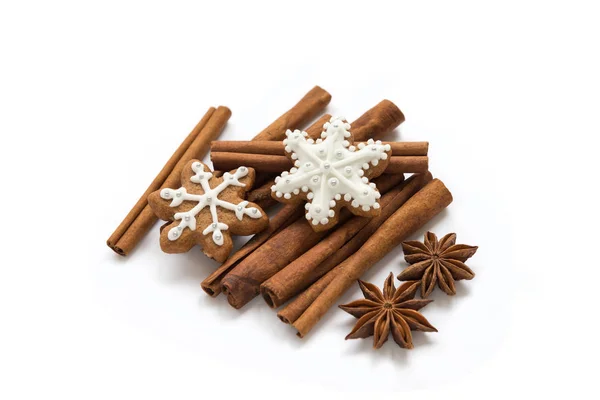 Christmas cookies handmade, cinnamon sticks and star anise on a white backgroun — Stock Photo, Image