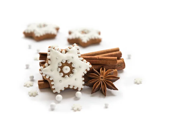 Christmas cookies handmade, cinnamon sticks and star anise on a white backgroun — Stock Photo, Image