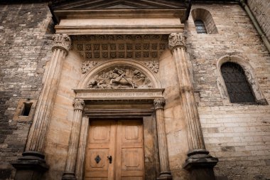 Prague Castle - st. Vitus Katedrali arka kapı Gotik mimarisi. Çek Cumhuriyeti