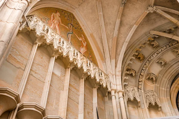 Fragment de la cathédrale Saint-Vitus, Adam et Eve Mosaic, Prague, République tchèque — Photo