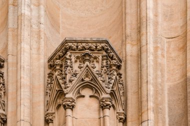 Aziz Vitus Katedrali Batı cephe 14. yüzyılda inşa edilmiş. Bölüm dekor ana Portal, Prague, Çek Cumhuriyeti. Gezi Fotoğrafçılığı