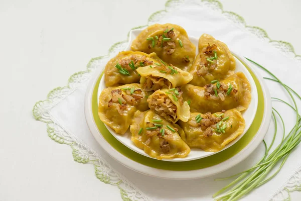 Gnocchi Con Cavolo Cipolle Fritte Questo Cibo Molto Popolare Nei — Foto Stock