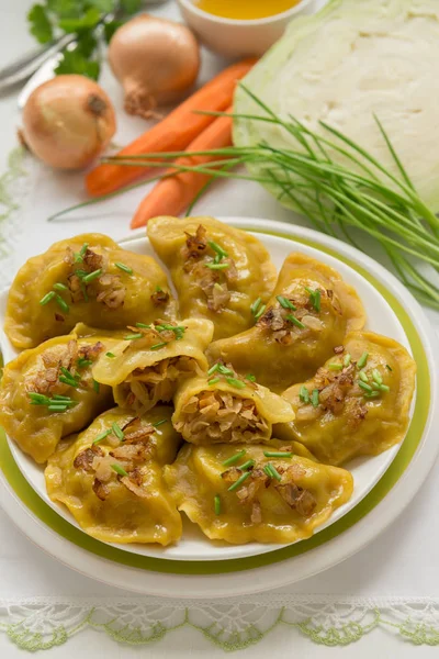 Dumplings Con Col Cebollas Fritas Esta Una Comida Muy Popular — Foto de Stock