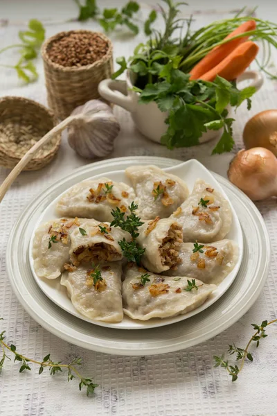 Dumplings Con Gachas Trigo Sarraceno Cebollas Fritas Esta Una Comida — Foto de Stock