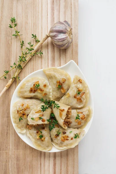 Dumplings Con Gachas Trigo Sarraceno Cebollas Fritas Esta Una Comida — Foto de Stock