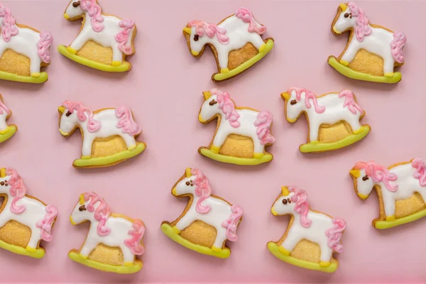 Galletas Azúcar Forma Unicornio Decoradas Con Glaseado Real Pastel Sobre — Foto de Stock