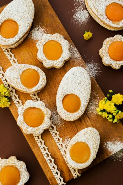 Buona Pasqua Biscotti Forma Uova Bianche Con Tuorlo Albicocca Come — Foto Stock