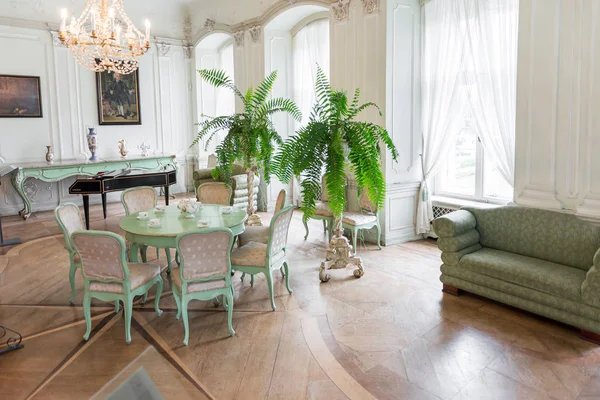 Walbrzych. Polonya - 8 Eylül 2019: Ksiaz Kalesi'nin iç mekanları