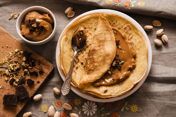 Thin Crepes with Butterscotch and almonds and chopped chocolate — Stock Photo, Image