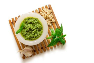 fesleğen pesto kase