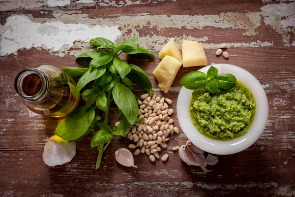 Pesto de molho caseiro italiano verde — Fotografia de Stock