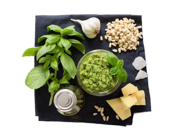 Pesto de salsa casera italiana verde —  Fotos de Stock