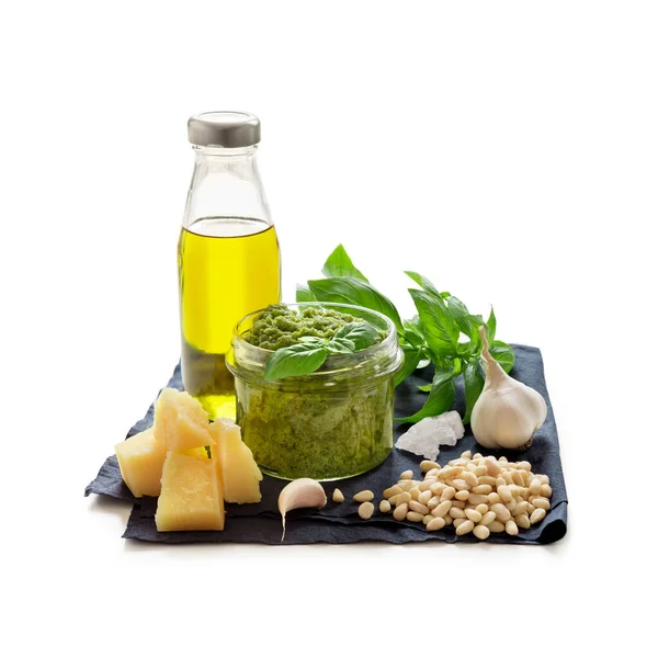 Groen italiaans zelfgemaakte saus pesto — Stockfoto