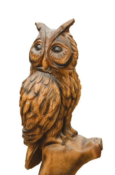 猫头鹰的身影雕刻出在白色背景上隔离的木头 — 图库照片