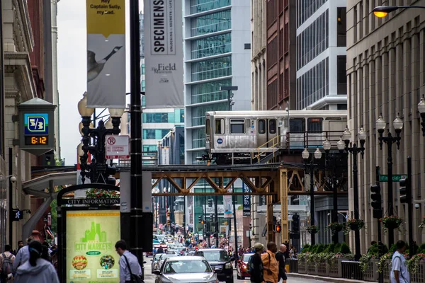 Chicago, Verenigde Staten, mensen 10 augustus 2017 in de straten van Chi walkin — Stockfoto