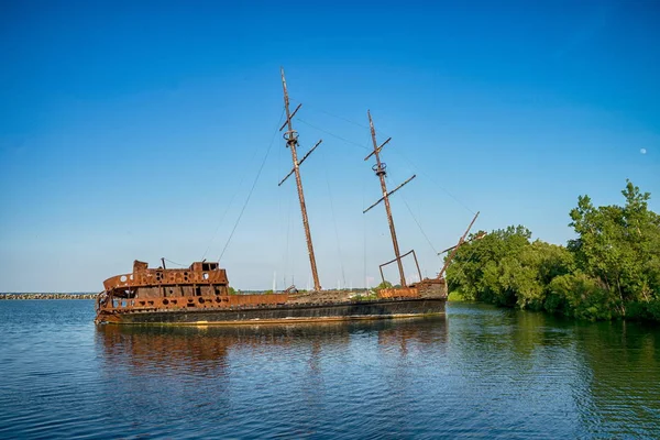 Skibsvrag på havet - Stock-foto