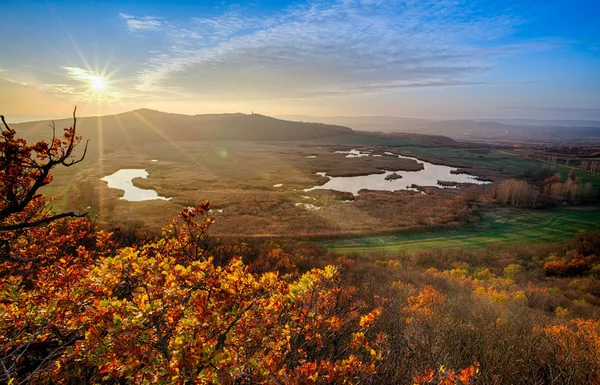 Sun going down over the lake at autumn — Stock Photo, Image