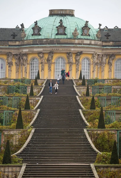 Potsdam, Německo 10 listopadu, 2017:Baroque a rokokové královská rezidence v parku Sanssouci, Postupim, Německo — Stock fotografie