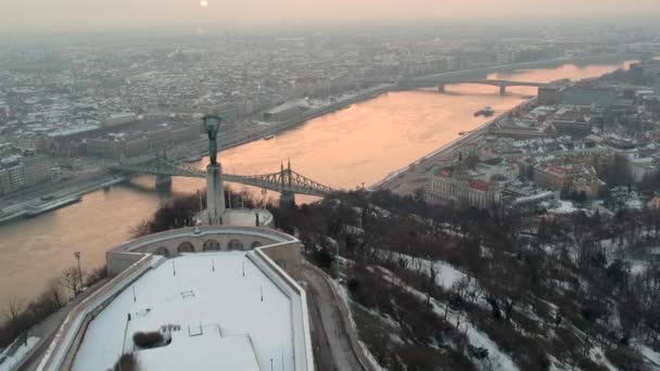 Estatua Libertad Amanecer Invierno Budapest Hungría — Vídeos de Stock