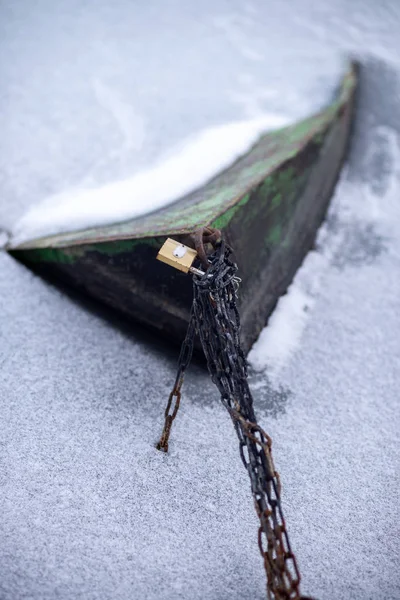Boat frozen in cold ice at winter — Stock Photo, Image
