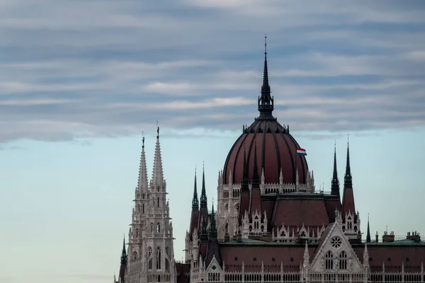 Знаменитый парламент в Будапеште, столице Венгрии — стоковое фото