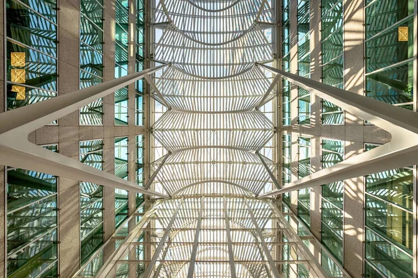 Toronto, Ontario, 6 července 2017: Interiér na multi úrovni Eaton Centre, největší nákupní centrum v Torontu, dne 9. 2017 v Torontu, Ontario Kanada — Stock fotografie