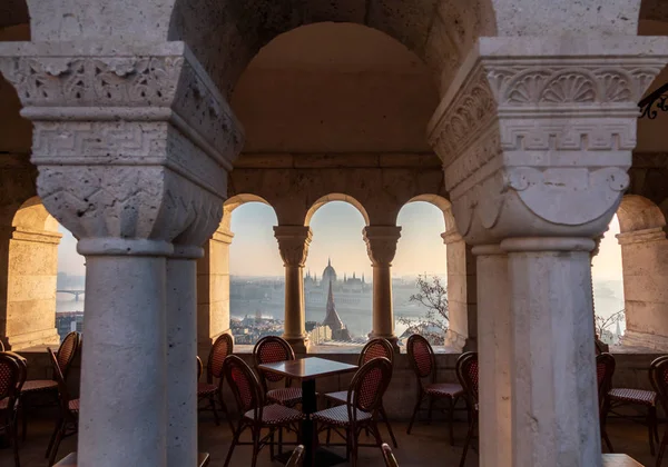 Budapest, Parliament view through Fishermans Bastion, Hungary — Stock Photo, Image