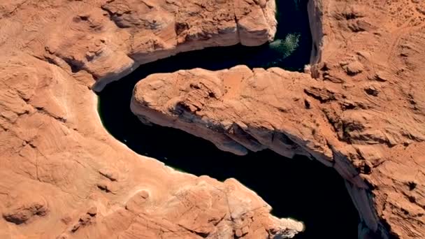 Luchtfoto van Lake Powell binnen het Glen Canyon National Park — Stockvideo