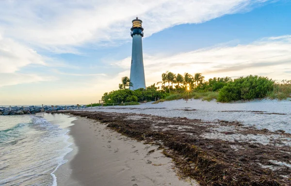 Latarnia morska Cape Florida i latarnia w Bill Baggs State Park w na Florydzie — Zdjęcie stockowe