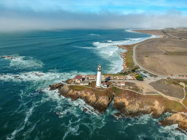 Luchtfoto van Pigeon Point Lighthouse in Californië, Verenigde Staten — Stockfoto