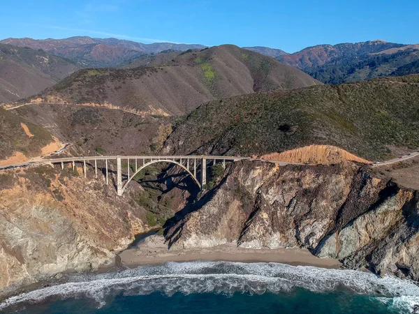 Bixby Bridge and Pacific Coast Highway w: Big Sur in California, USA — Zdjęcie stockowe