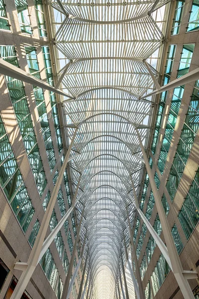 TORONTO, ONTARIO, July 6, 2017: Interior of the the multi level Eaton Centre, the largest mall in Toronto, July 9. 2017 in Toronto, Ontario Canada — Stock Photo, Image