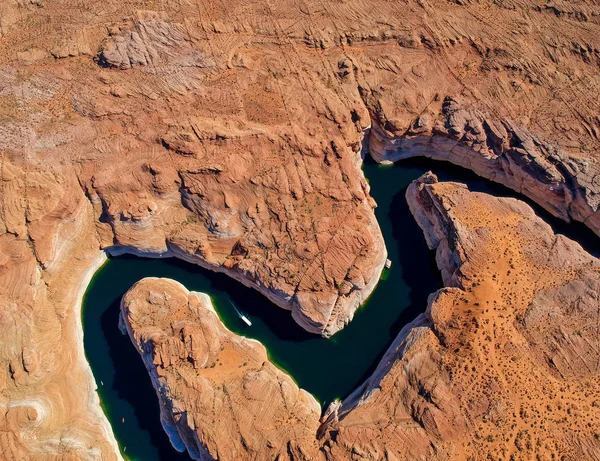 Glen Canyon Ulusal Parkı içinde Powell Gölü havadan görünümü — Stok fotoğraf