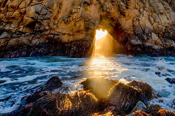 Pfeiffer beach keyhole rock, big sur, monterey county, Kalifornien, Vereinigte Staaten lizenzfreie Stockfotos