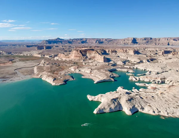 Воздушный вид скальных образований на озере Пауэлл, Аризона, США — стоковое фото
