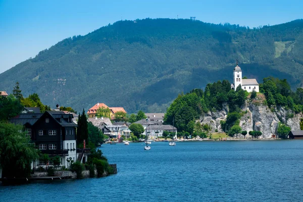 Johannesberg Chapel, Traunkirchen e lago Traunsee em Salzkammergut, Áustria — Fotografia de Stock