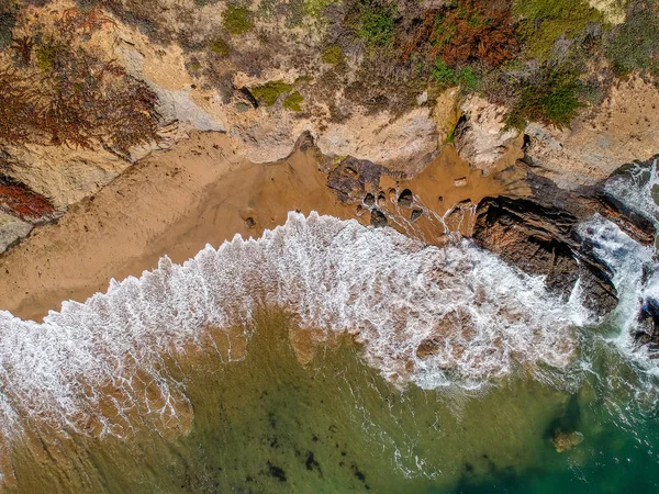 Widok z lotu ptaka na fale oceanu — Zdjęcie stockowe